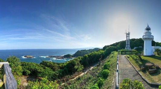 細島灯台（灯台と周辺の眺め）