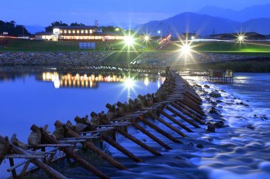 延岡水郷鮎やな（伝統漁法「やな」の様子）