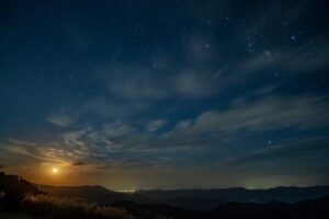 秋政展望台（秋政展望台に広がる夜空と山並み）