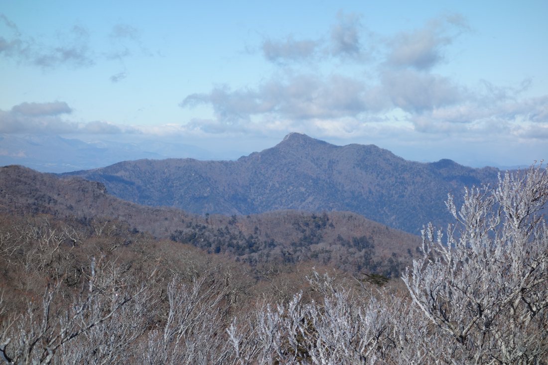 大崩山からの傾山