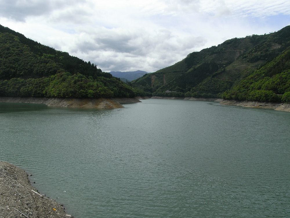 上椎葉ダム ダム湖百選に選ばれた日向椎葉湖の湖面