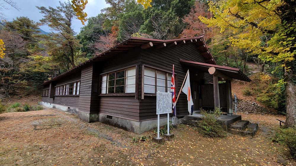 見立渓谷 見立地区に残る旧見立鉱山のクラブハウス跡「英国館」