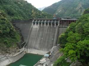 塚原ダム 耳川に築かれた塚原ダム