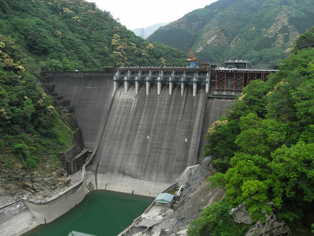 塚原ダム 耳川に築かれた塚原ダム