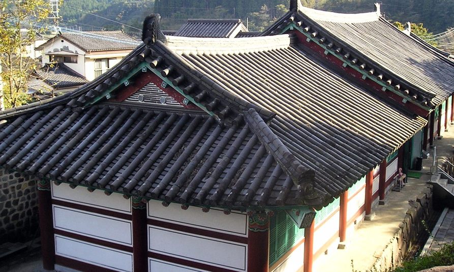 西の正倉院 旧国立扶余博物館貴賓室をモデルにした「百済の館」正面（同じ百済の里内の隣接施設）