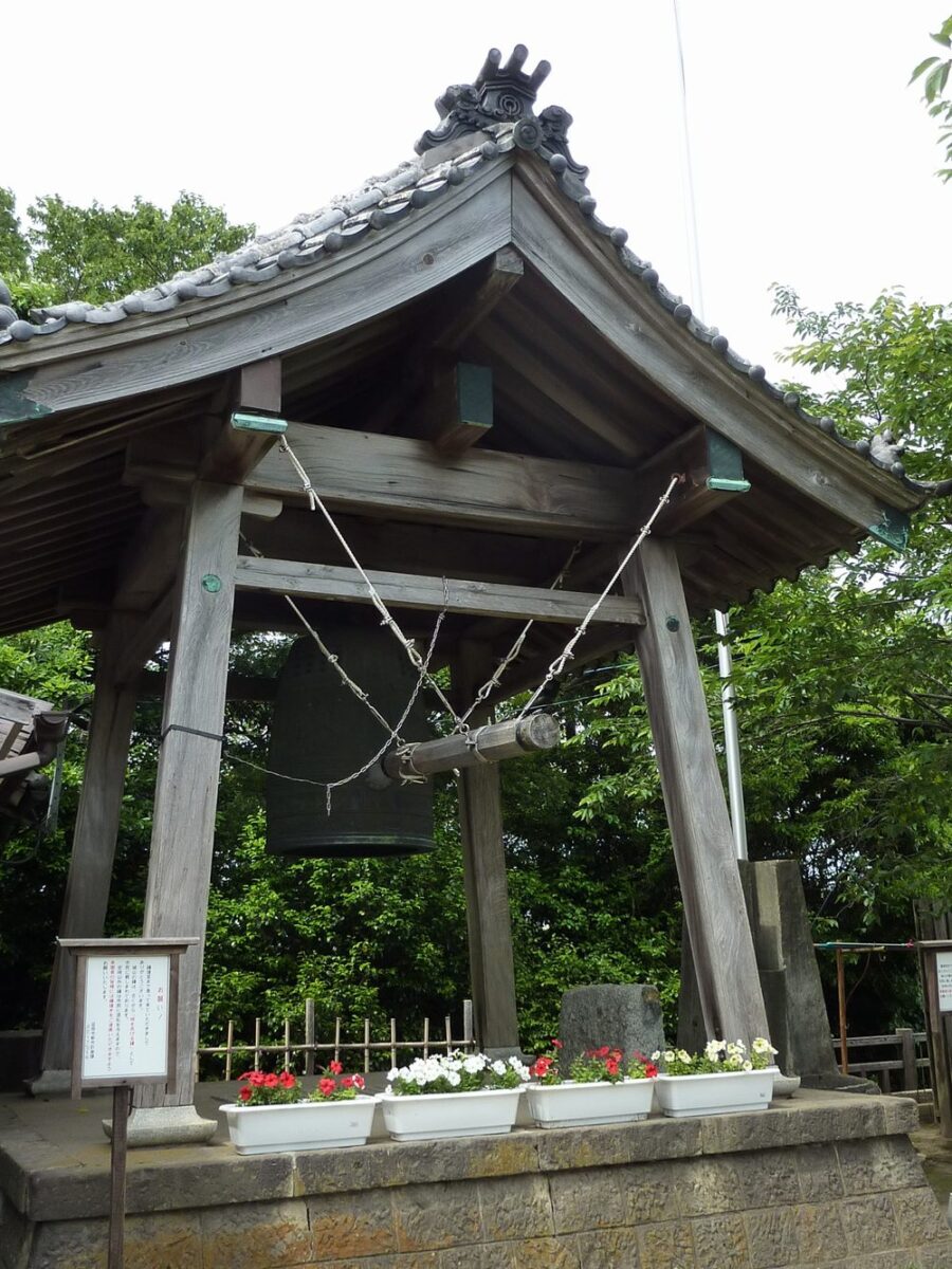 延岡城跡・城山公園 一日六回鳴る城山の鐘つき堂