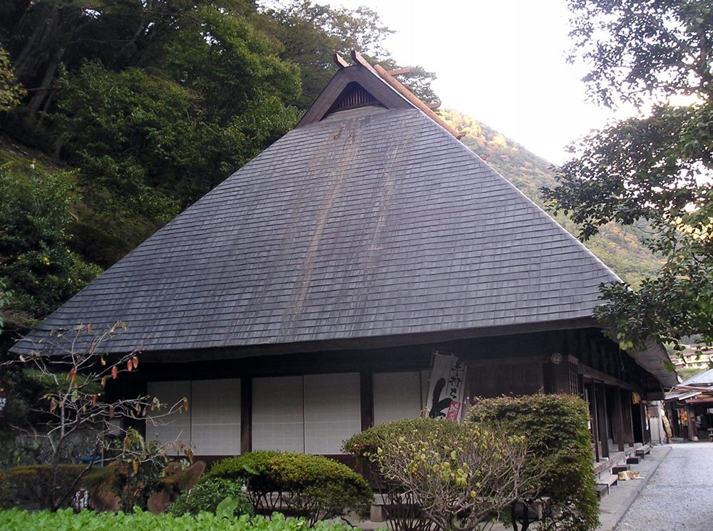 鶴富屋敷 国指定重要文化財・鶴富屋敷の正面外観