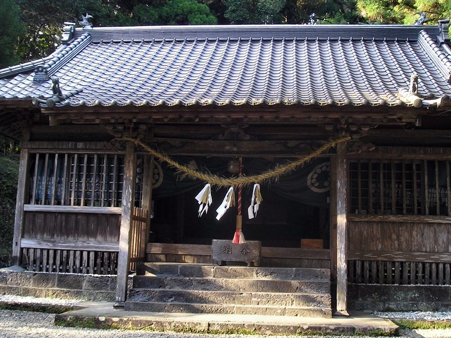 神門神社 杉木立に囲まれた神門神社の本殿