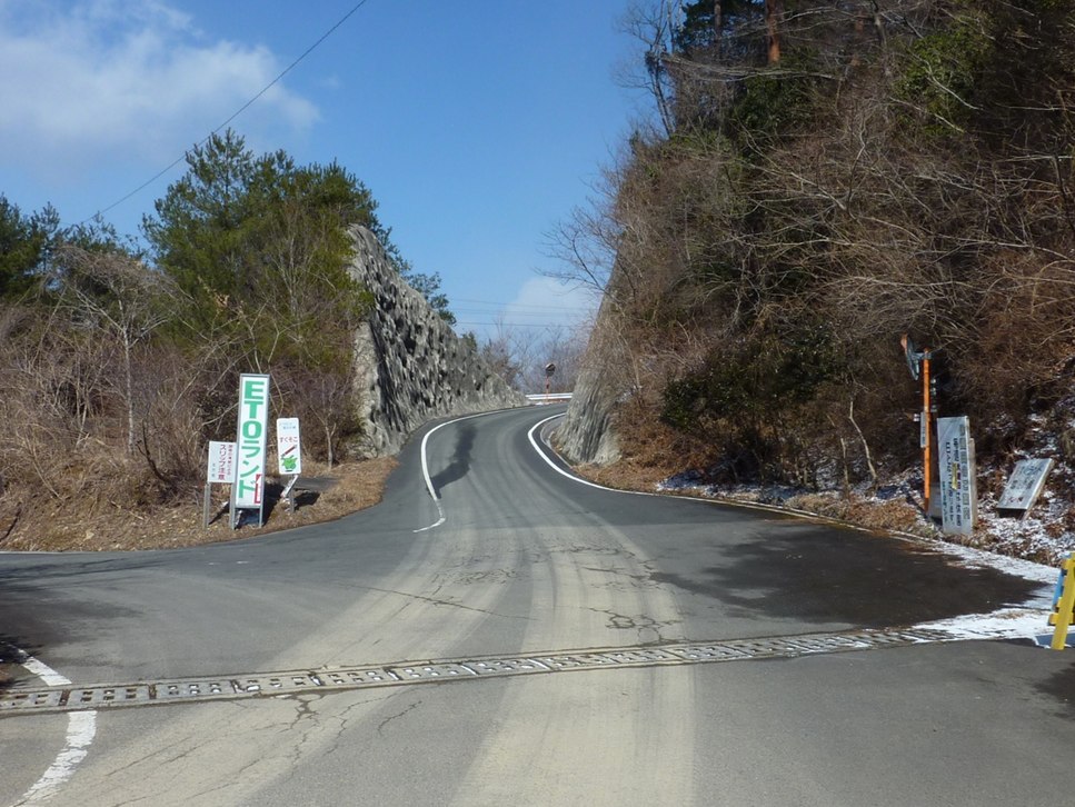 六峰街道 起点側にあたる延岡市北方町の六峰街道（冬季の積雪時）