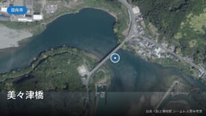 耳川に架かる美々津橋付近の空中写真