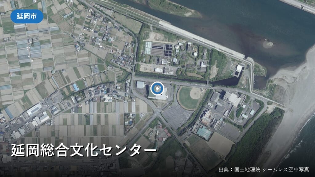 延岡総合文化センター（延岡市東浜砂町）付近の空中写真