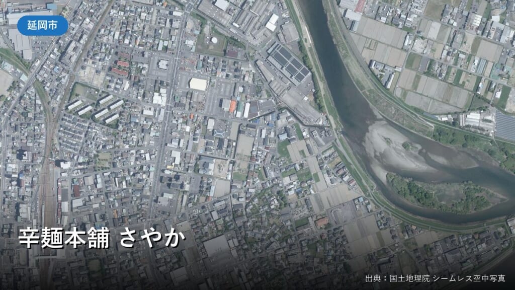 延岡市川原崎町周辺の空中写真（辛麺本舗 さやか）