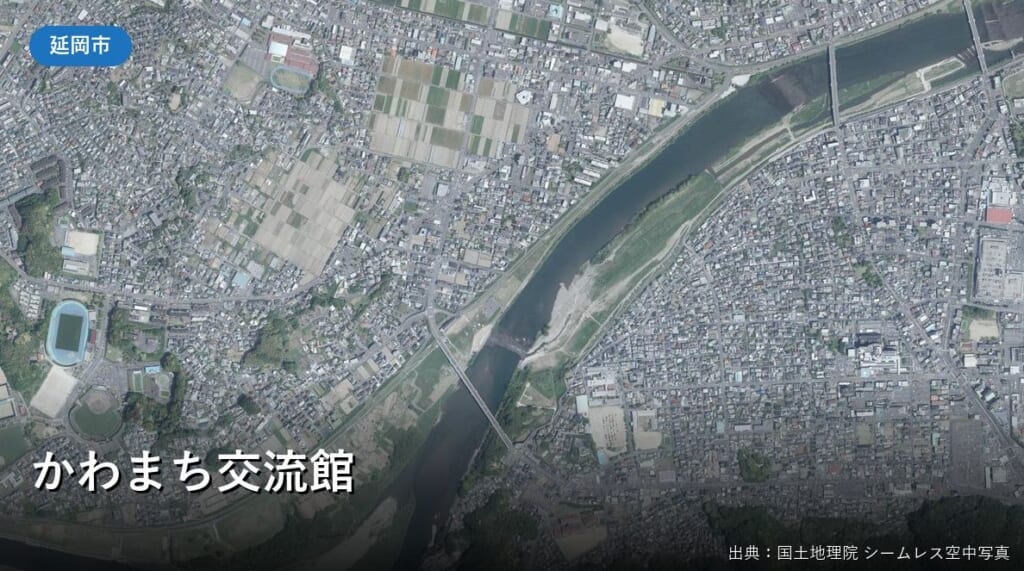 大瀬川と市街地の空中写真(国土地理院・かわまち交流館周辺)