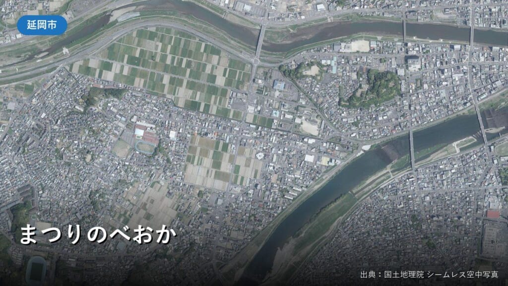 延岡市中心部と大瀬川周辺の空中写真（まつりのべおか）
